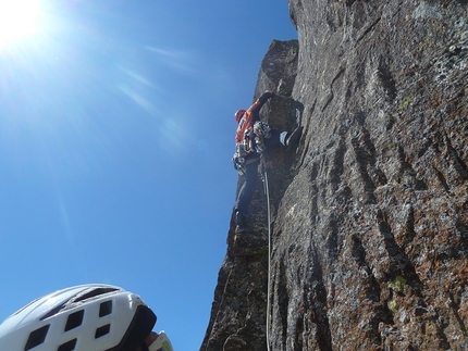 Punta della Rossa, Alpi Lepontine, Aspettando la Rossa - Durante la prima salita di Aspettando la Rossa (450 m, 6b (6a+/6b obbl.) Gian Luca Cavalli, Giovanni Pagnoncelli, Marcello Sanguineti, Pierluigi Maschietto, Edoardo Polo 28/06/2015), Alpi Lepontine