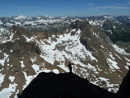 Punta della Rossa, Alpi Lepontine, Aspettando la Rossa - Durante la prima salita di Aspettando la Rossa (450 m, 6b (6a+/6b obbl.) Gian Luca Cavalli, Giovanni Pagnoncelli, Marcello Sanguineti, Pierluigi Maschietto, Edoardo Polo 28/06/2015), Alpi Lepontine