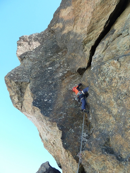 Punta della Rossa, Alpi Lepontine, Aspettando la Rossa - Durante la prima salita di Aspettando la Rossa (450 m, 6b (6a+/6b obbl.) Gian Luca Cavalli, Giovanni Pagnoncelli, Marcello Sanguineti, Pierluigi Maschietto, Edoardo Polo 28/06/2015), Alpi Lepontine