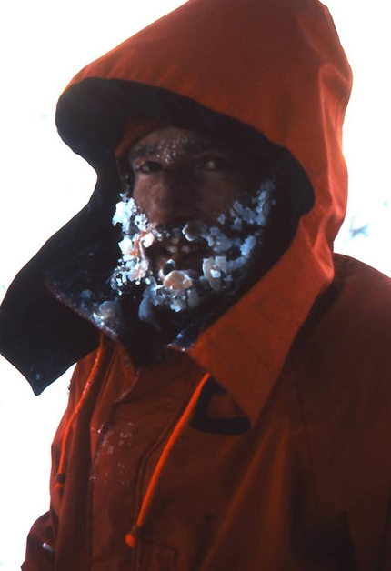 Cerro Torre, Patagonia - Durante la prima invernale del Cerro Torre, Patagonia, effettuata dal 3 al 8 luglio 1985 da Paolo Caruso, Maurizio Giarolli, Andrea Sarchi ed Ermanno Salvaterra.