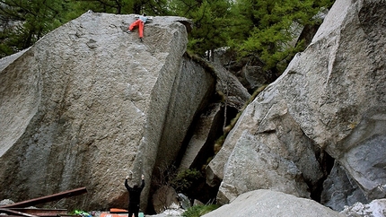 Val Noasca, Valle dell'Orco, Bernd Zangerl - Bernd Zangerl making the first ascent of 29dots in Val Noasca