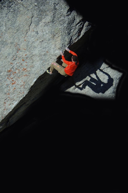 Val Noasca, Valle dell'Orco, Bernd Zangerl - Bernd Zangerl climbing Unknow-ungraded (fb.8b, 2008)