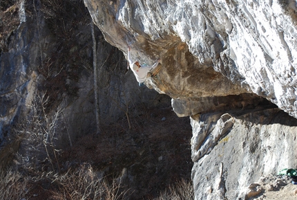 Yuji Hirayama - Yuji Hirayama climbing his unnamed 8c at Chichibu, Japan.