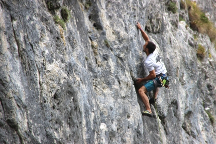 Sasso di Fontana Mora, Val Seriana - Stefano sui monotiri di Sasso di Fontana Mora, Val Seriana