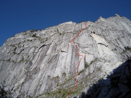 King of the Bongo, Qualido, Val di Mello - During the first free ascent of King of the Bongo, Qualido in Val di Mello (Paolo Marazzi, Matteo de Zaiacomo, Luca Schiera 25-26/7/2015)