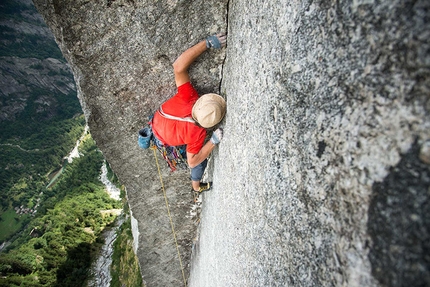 King of the Bongo, Qualido, Val di Mello - During the first free ascent of King of the Bongo, Qualido in Val di Mello (Paolo Marazzi, Matteo de Zaiacomo, Luca Schiera 25-26/7/2015)