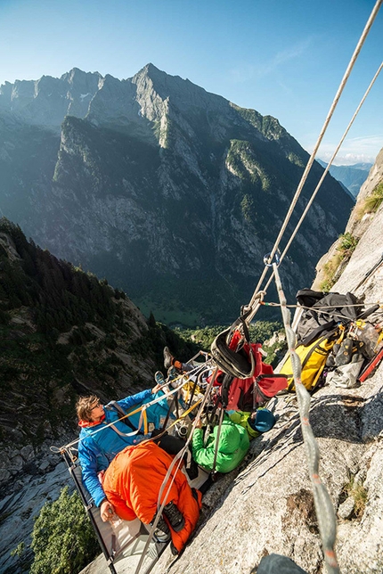 King of the Bongo, Qualido, Val di Mello - During the first free ascent of King of the Bongo, Qualido in Val di Mello (Paolo Marazzi, Matteo de Zaiacomo, Luca Schiera 25-26/7/2015)