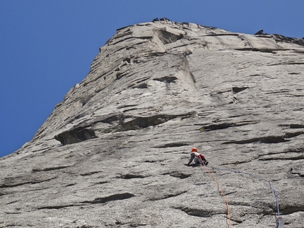 Piteraq, Ulamertorsuaq, Greenland - Silvan Schüpbach and Bernadette Zak climbing Piteraq, Ulamertorsuaq, Greenland: the view up