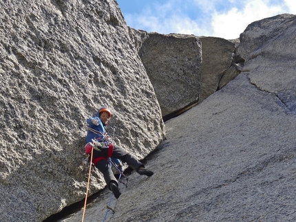 Piteraq, Ulamertorsuaq, Greenland - Silvan Schüpbach and Bernadette Zak climbing Piteraq, Ulamertorsuaq, Greenland: high on the wall