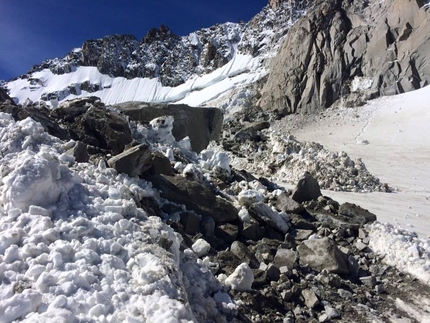 Tour Ronde, Mont Blanc - The rockfall on Tour Ronde, Mont Blanc