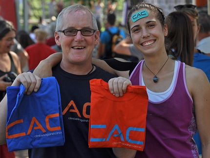 John Ellison Climbers against Cancer - John Ellison con la Campionessa del Mondo Boulder Juniors, la serba Stasa Gejo