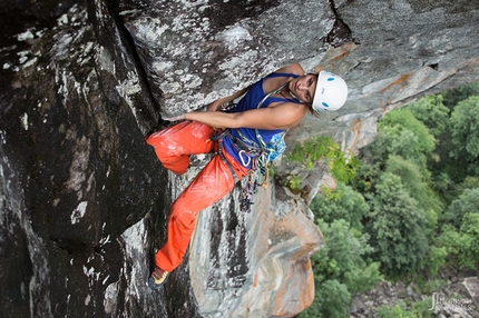 Della Funivia, new multi-pitch rock climb in Valle Bavona, Ticino