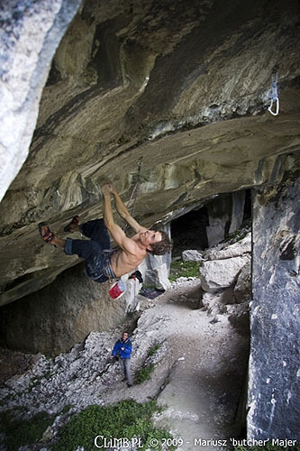 Lukasz Dudek - Lukasz Dudek climbing Underground at Massone, Arco