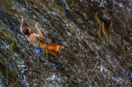 Domen Skofic 8c/+ onsight at Massone in Arco