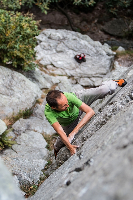 Miroglio, palestra dei Distretti Beppino Avagnina - In free solo sulla via dei Diedri, 2014