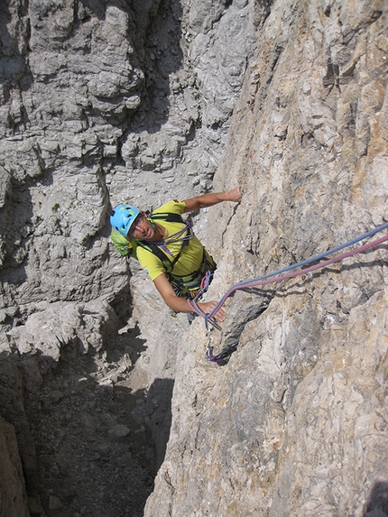 La Guerriera, Cima Bassa d'Ambiez, Dolomiti di Brenta - Luca Cornella all'uscita del sesto tiro di La Guerriera (7b, 290m, Luca Cornella, Michel Ghezzi estate 2015) Cima Bassa d'Ambiez, Dolomiti di Brenta