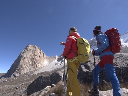 La Esfinge, Cordillera Blanca, Peru, Simon Gietl, Roger Schäli - Simon Gietl and Roger Schäli making the first ascent of Chappie (7b+, 600m, 07/2015), La Esfinge, Val Paron, Peru