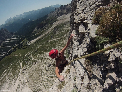 Tom Ballard, Catinaccio, Dolomiti - Beauty and the Beast (230m IX- (VIII obl.), Cresta di Davoi, Catinaccio, Dolomiti. (230m IX- (VIII obl.). Prima salita: Tom Ballard e Stefania Pederiva 18/07/2015