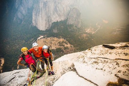 Hans Florine, The Nose, El Capitan, Yosemite, USA - Jayme Moye, Hans Florine e Fiona Thornewell on the summit of The Nose, El Capitan, Yosemite, USA