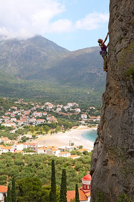 Kyparissi, un nuovo paradiso per l'arrampicata sportiva in Grecia