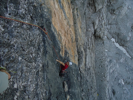 CAI don’t cry, Sass de Mura, Dolomiti Bellunesi - Durante l'apertura di  CAI don’t cry (VIII+, R3, 300m, Davide Gaeta, Andrea Salvadori, Sass de Mura, gruppo del Cimonega, Dolomiti Bellunesi