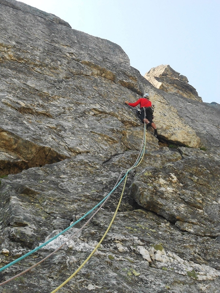 Cima della Freghera, Val Formazza, Alpi Lepontine, Tommaso Salvadori, Claudio Castiglione - Cima della Freghera: sul secondo tiro durante l'apertura di Elisir di Giovinezza (T. Salvadori, C. Castiglione, G. Tomasini 08/2015)