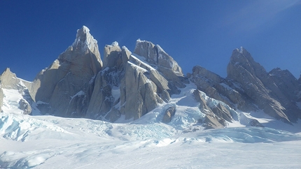Marc-Andre Leclerc, Aguja Standhardt, Patagonia - Cerro Torre, Torre Egger, Punta Herron e Cerro Standhardt (2730m), ottobre 2015