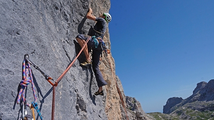 50 anni son volati, 25 regalati - Monte Fibbion (Dolomiti del Brenta) - Herman Zanetti in apertura del 4°tiro