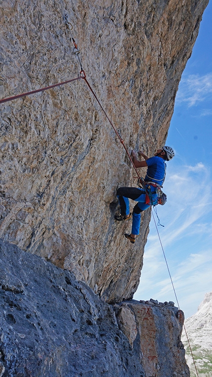 50 anni son volati, 25 regalati - Monte Fibbion (Dolomiti del Brenta) - Cercando la soluzione del bouder iniziale