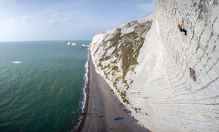 Angelika Rainer and Tim Emmett win the Red Bull White Cliffs 2015