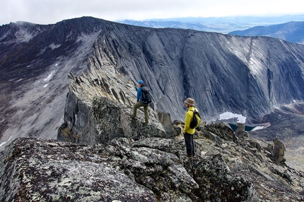 Bilibino, Siberia, Chris Fitzgerald, Natasha Sebire, Gemma Woldendorp - Finger Crack Cirque e Weasel Tower, Bilibino: Chris Fitzgerald, Natasha Sebire e Gemma Woldendorp