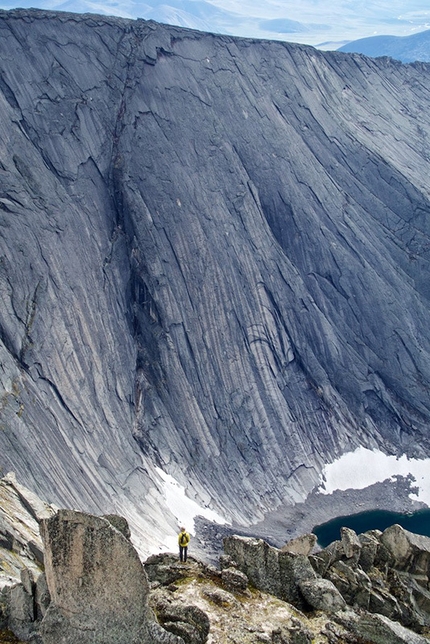 Bilibino, Siberia, Chris Fitzgerald, Natasha Sebire, Gemma Woldendorp - Finger Crack Cirque e Weasel Tower, Bilibino: Chris Fitzgerald, Natasha Sebire e Gemma Woldendorp