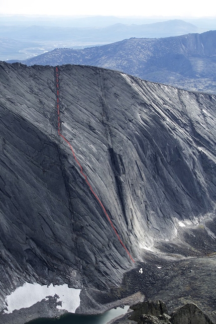 Bilibino, Siberia, Chris Fitzgerald, Natasha Sebire, Gemma Woldendorp - Finger Crack Cirque e Weasel Tower, Bilibino: Chris Fitzgerald, Natasha Sebire e Gemma Woldendorp