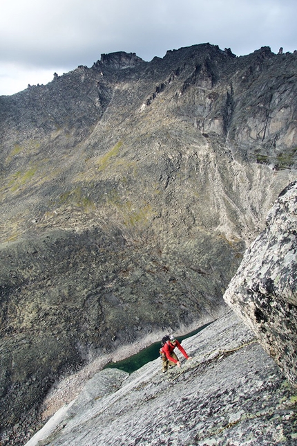 Bilibino, Siberia, Chris Fitzgerald, Natasha Sebire, Gemma Woldendorp - Finger Crack Cirque e Weasel Tower, Bilibino: Chris Fitzgerald, Natasha Sebire e Gemma Woldendorp