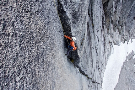 Bilibino, Siberia, Chris Fitzgerald, Natasha Sebire, Gemma Woldendorp - Finger Crack Cirque e Weasel Tower, Bilibino: Chris Fitzgerald, Natasha Sebire e Gemma Woldendorp