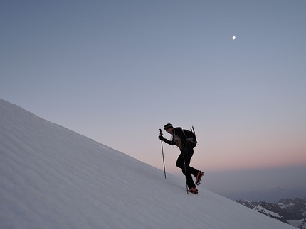 Ueli Steck, #82summits - Ueli Steck and the 82 4000ers in the Alps: during the approach to the Dent d'Hérens 4181m