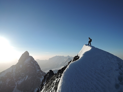 Ueli Steck, #82summits - Ueli Steck e le 82 quattromila delle Alpi: in cima a Dent d'Hérens 4181m