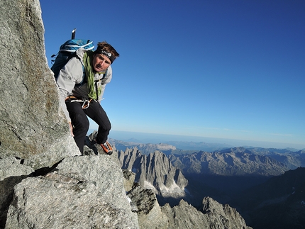 Ueli Steck, #82summits - Ueli Steck and the 82 4000ers in the Alps: Grandes Jorasses (Pointe Margherita)