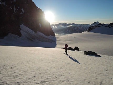 Ueli Steck, #82summits - Ueli Steck and the 82 4000ers in the Alps: Nicole Steck skinning up towards Rimpfischhorn 4199m on 28/06/15