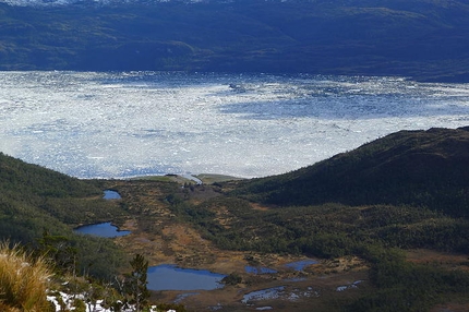 Cerro Riso Patron, Patagonia - Cerro Riso Patrón parete est, Hasta las Wuebas (Lise Billon, Antoine Moineville, Diego Simari, Jérôme Sullivan 09/2015)