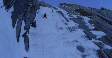 Cerro Riso Patron, Patagonia - Cerro Riso Patrón parete est, Hasta las Wuebas (Lise Billon, Antoine Moineville, Diego Simari, Jérôme Sullivan 09/2015)