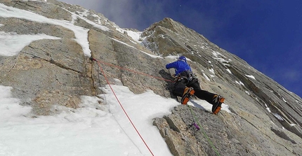 Cerro Riso Patron, Patagonia - Cerro Riso Patrón parete est, Hasta las Wuebas (Lise Billon, Antoine Moineville, Diego Simari, Jérôme Sullivan 09/2015)