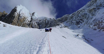 Cerro Riso Patron, Patagonia - Cerro Riso Patrón parete est, Hasta las Wuebas (Lise Billon, Antoine Moineville, Diego Simari, Jérôme Sullivan 09/2015)