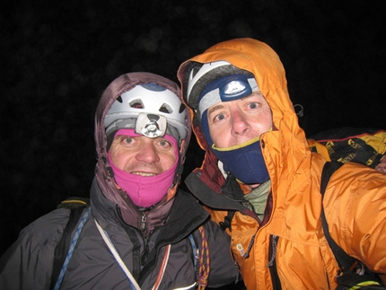 Via del Tehuelche, Fitz Roy - Urban Azman e Boris Lorencic in cima al Fitz Roy alle 03.00am dopo aver ripetuto la Via del Tehuelche, 1300m, 6b+/A2.