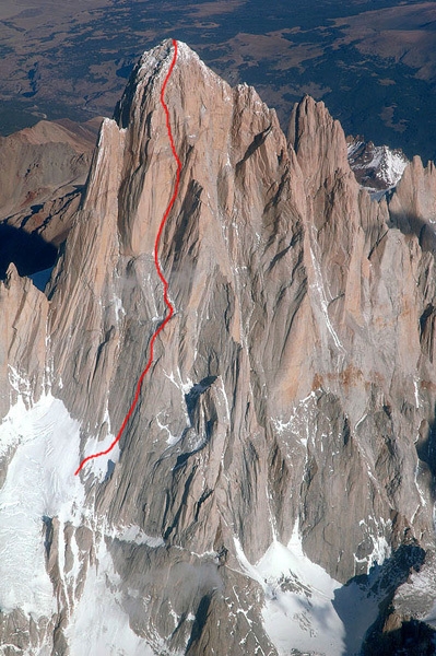 Via del Tehuelche, Fitz Roy - Via del Tehuelche, Fitz Roy, Patagonia. First ascent: Carlo Barbolini, Massimo Bonsi, Mauro Petronio, Angelo Pozzi, Mauro Rontini, Marco Sterni, 1986. 1300m, 6b+/A2.