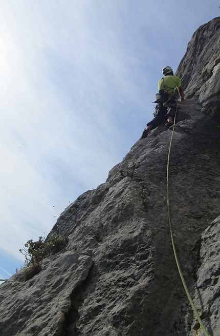 Heroes, Pizzo Campana, Sicilia, Massimo Flaccavento, Giorgio Iurato - Massimo Flaccavento in apertura sul sesto tiro della via Heroes (6b+, 186m, Giuseppe Barbagallo, Massimo Flaccavento, Giorgio Iurato) Pizzo Campana (Rocca Busambra)