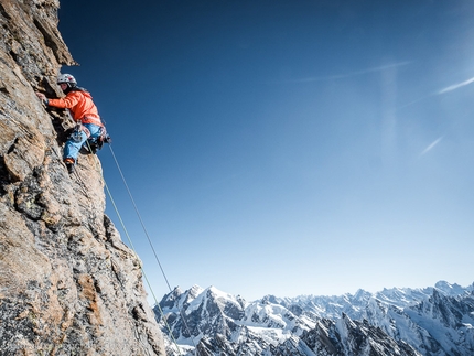 Stephan Siegrist, Thomas Senf, Andreas Abegglen, Himalaya - Stephan Siegrist supera roccia fantastica su Te (Cristallo), salita per la prima volta da  Thomas Senf e Andreas Abegglen il 02/10/2015