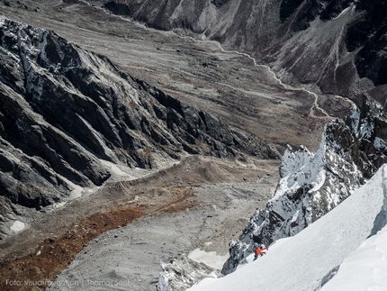 Stephan Siegrist, Thomas Senf, Andreas Abegglen, Himalaya - Stephan Siegrist affronta gli ultimi metri di Te (5900m), salita il 02/10/2015 insieme a Dres Abegglen e Thomas Senf