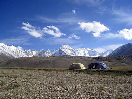 Kyzyl Asker Kirghizistan, Kokshaal Too - Kyzyl Asker 2015: campo base sotto il ghiacciaio di Kyzyl Asker