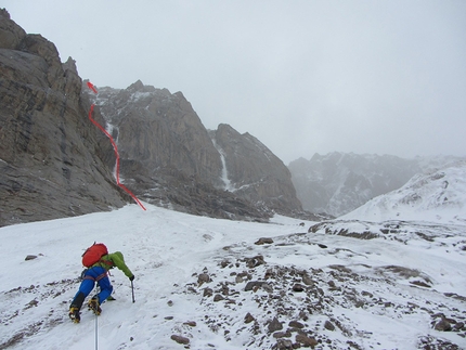 Kyzyl Asker, Kyrgyzstan, Kokshaal Too - Kyzyl Asker 2015: Anže Jerše approaching Take a walk on the wild side on SW face of Pik Gronky.